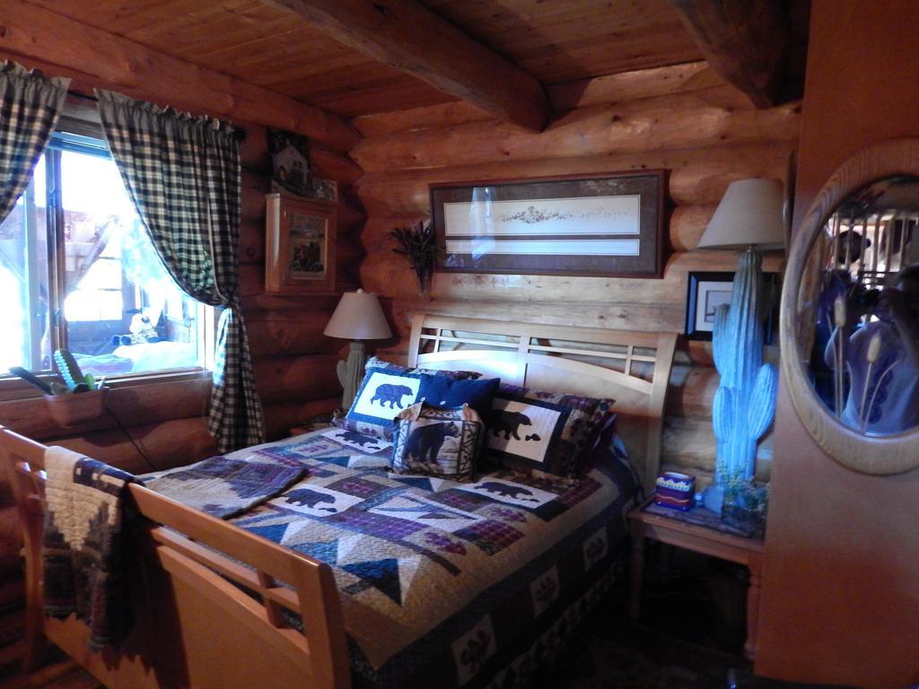 Idle Spurs Log Cabin Bed & Breakfast Black Diamond Ngoại thất bức ảnh