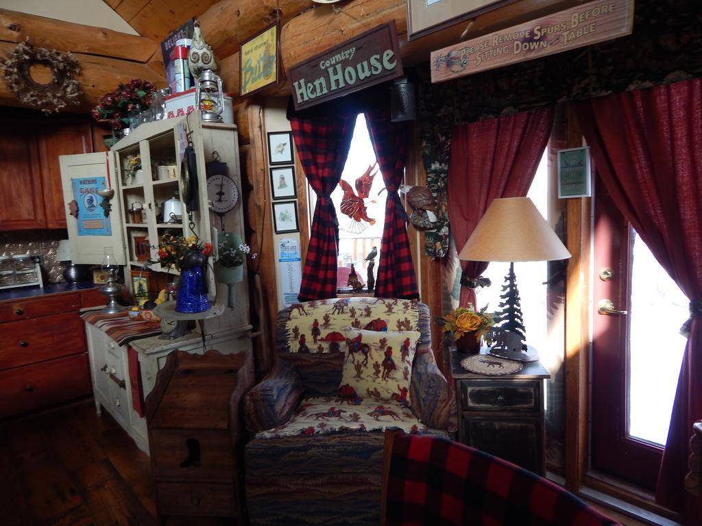 Idle Spurs Log Cabin Bed & Breakfast Black Diamond Ngoại thất bức ảnh