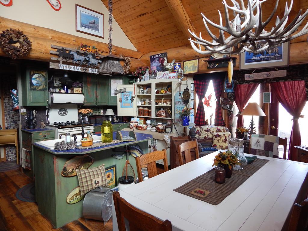 Idle Spurs Log Cabin Bed & Breakfast Black Diamond Ngoại thất bức ảnh