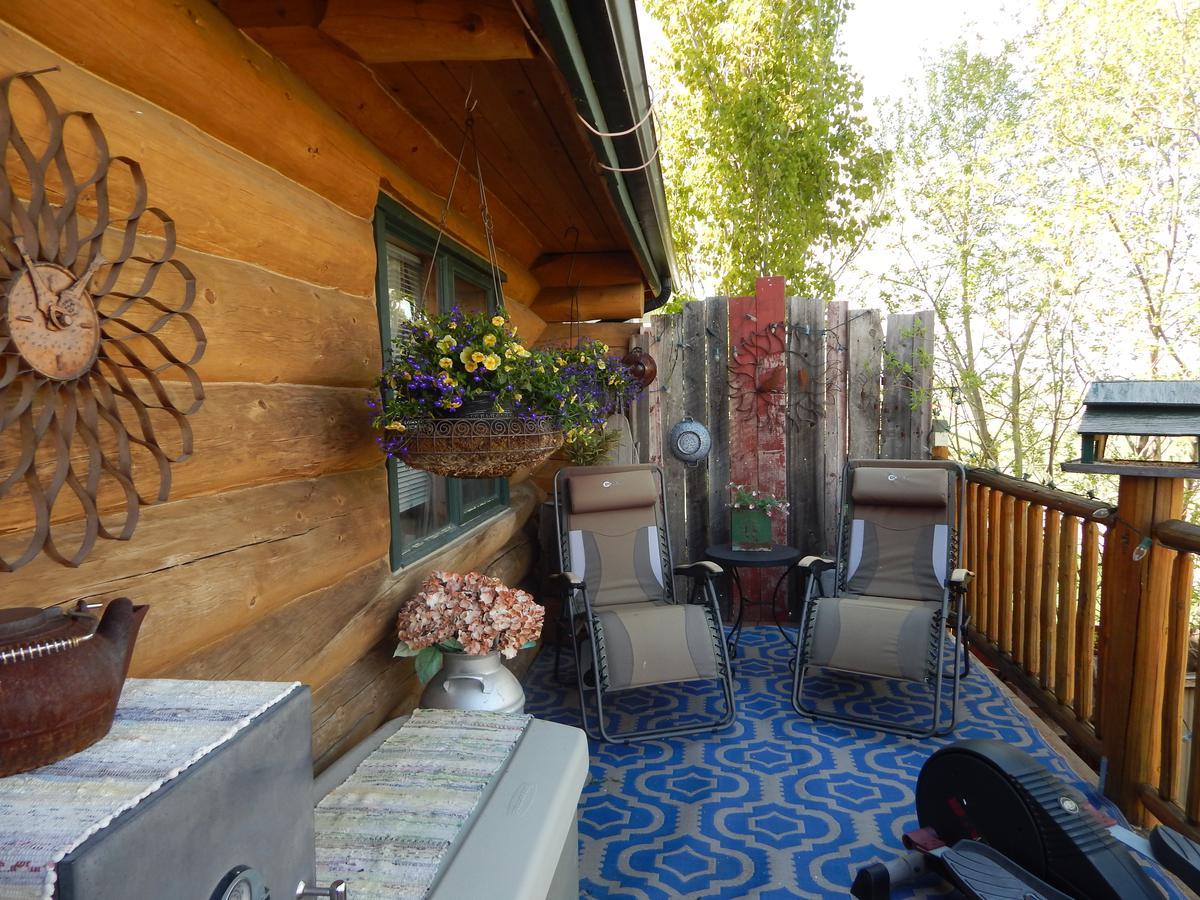 Idle Spurs Log Cabin Bed & Breakfast Black Diamond Ngoại thất bức ảnh