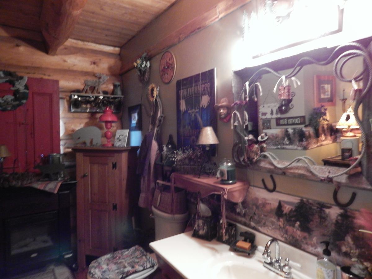 Idle Spurs Log Cabin Bed & Breakfast Black Diamond Ngoại thất bức ảnh